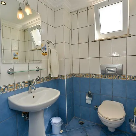 Willa Kilic- 5 Bedroom In Hisaronu *